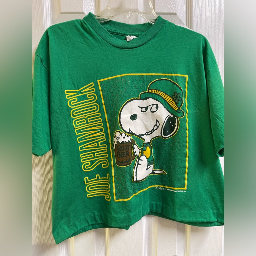 3/$30 ❤️Vintage 80s-  SNOOPY, St. Patricks Day, Crop T-shirt.  Medium